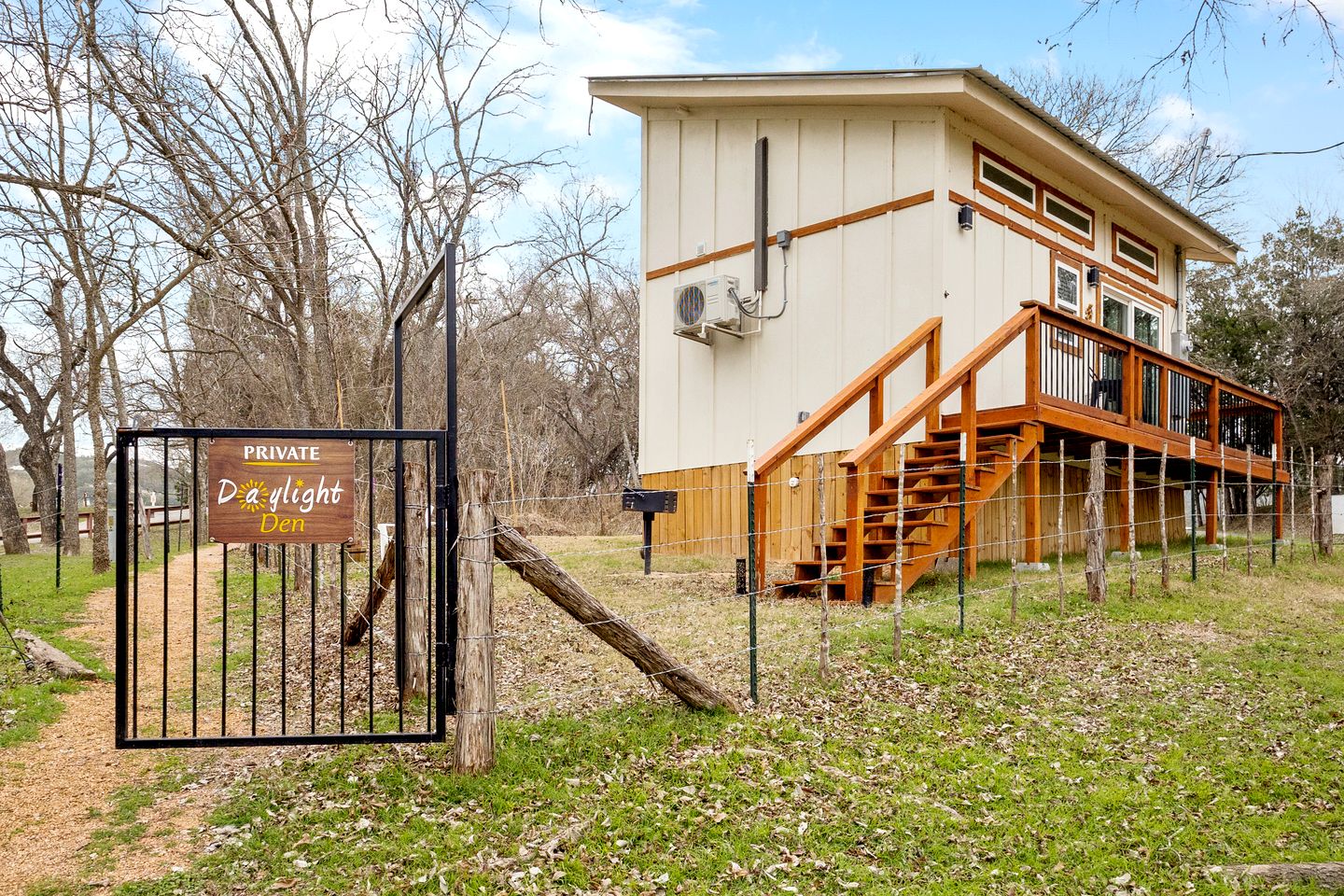 Romantic Getaways to the New Braunfels in this Fully-Equipped Tiny House in Texas