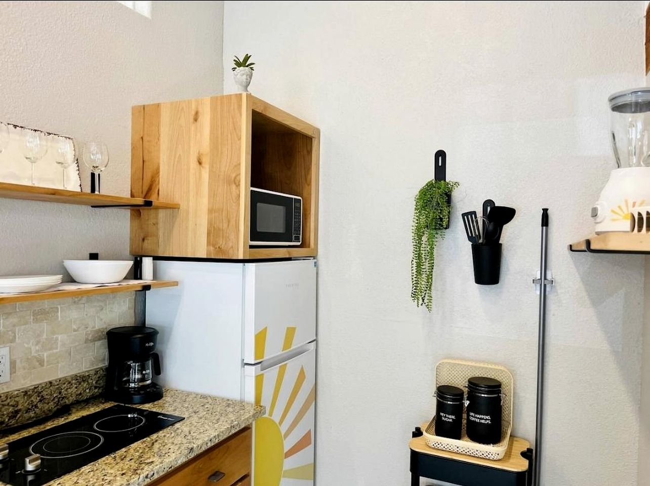 Romantic Getaways to the New Braunfels in this Fully-Equipped Tiny House in Texas