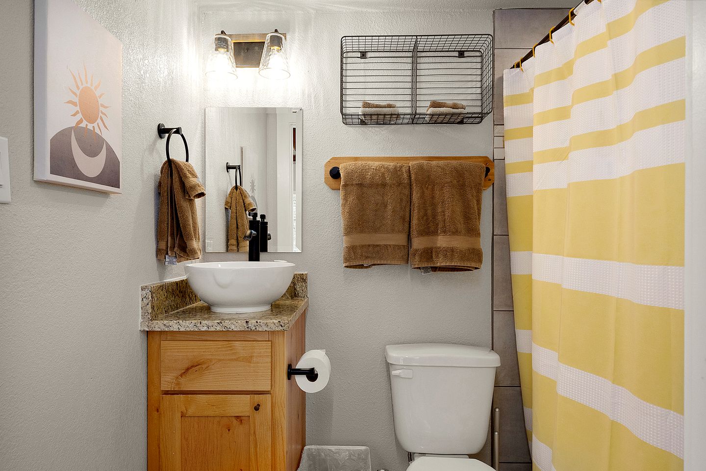 Romantic Getaways to the New Braunfels in this Fully-Equipped Tiny House in Texas