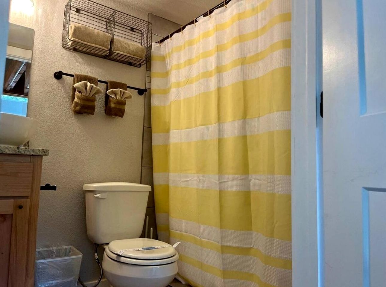 Romantic Getaways to the New Braunfels in this Fully-Equipped Tiny House in Texas