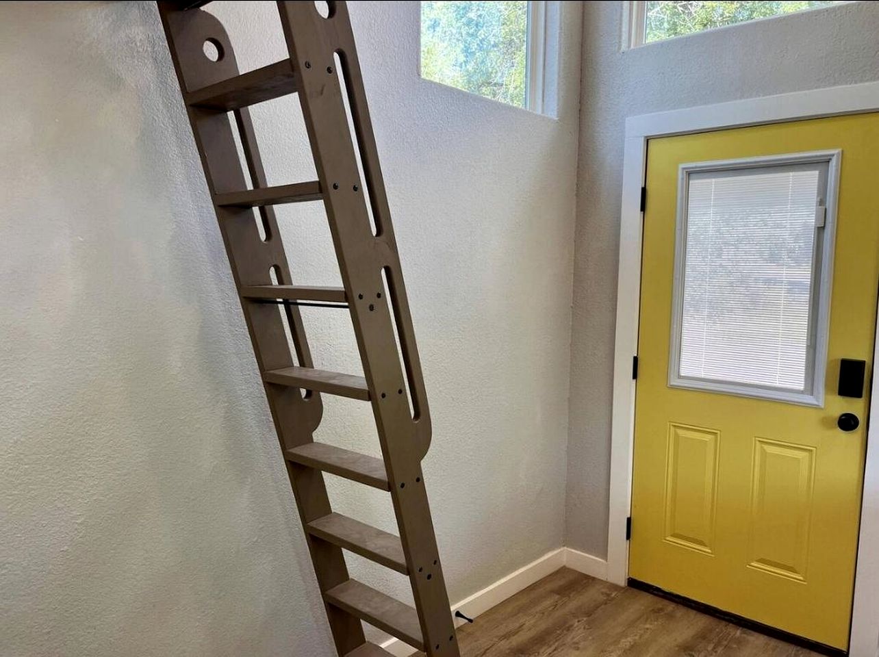 Romantic Getaways to the New Braunfels in this Fully-Equipped Tiny House in Texas