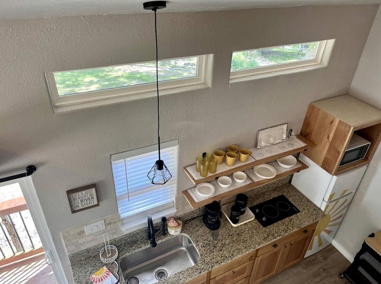 Romantic Getaways to the New Braunfels in this Fully-Equipped Tiny House in Texas