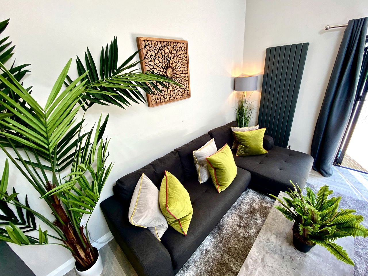 Designer Tiny House with Hot-Tub for Dreamy Glamping Escapes in Devon, England