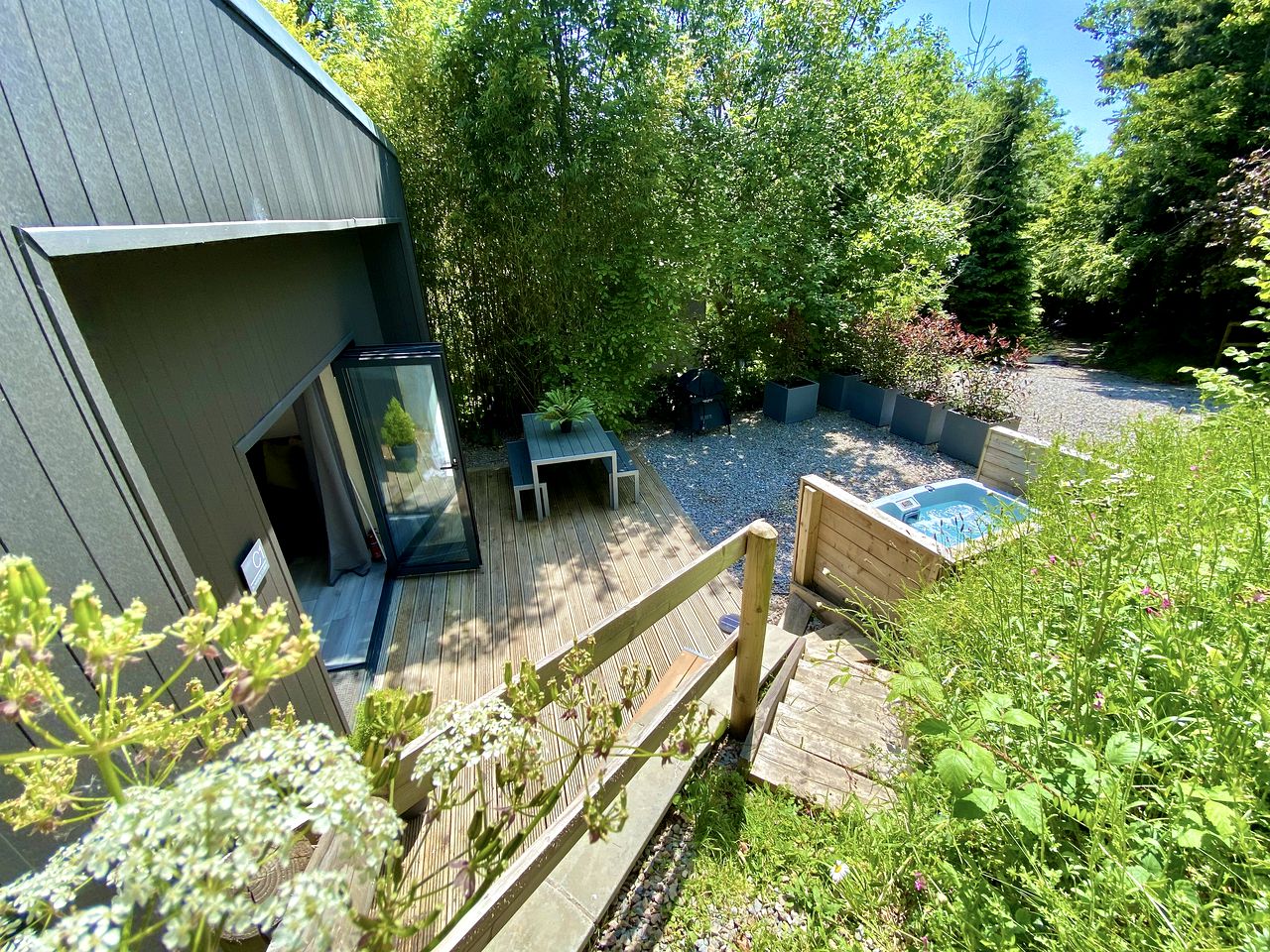 Designer Tiny House with Hot-Tub for Dreamy Glamping Escapes in Devon, England
