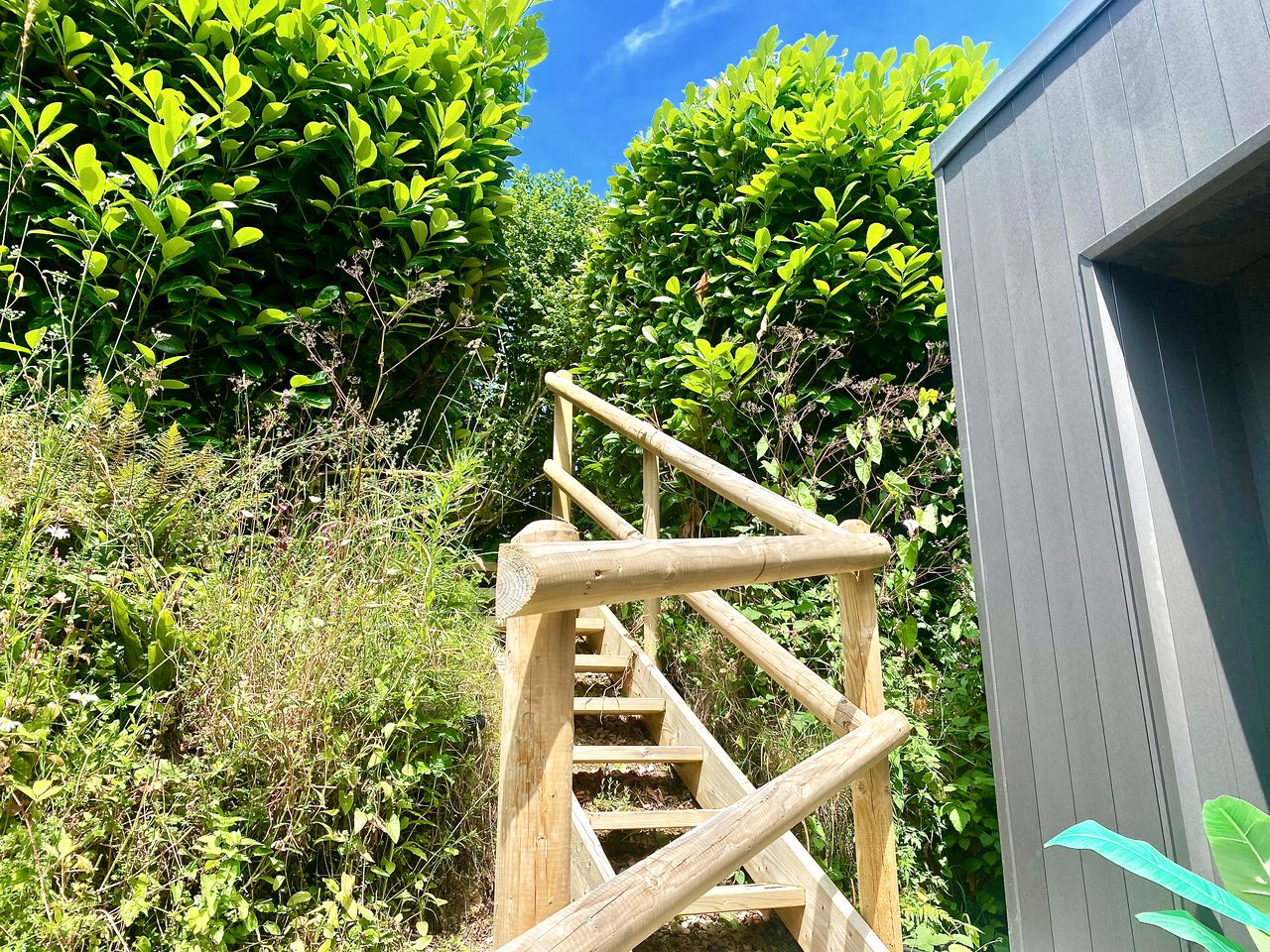 Designer Tiny House with Hot-Tub for Dreamy Glamping Escapes in Devon, England