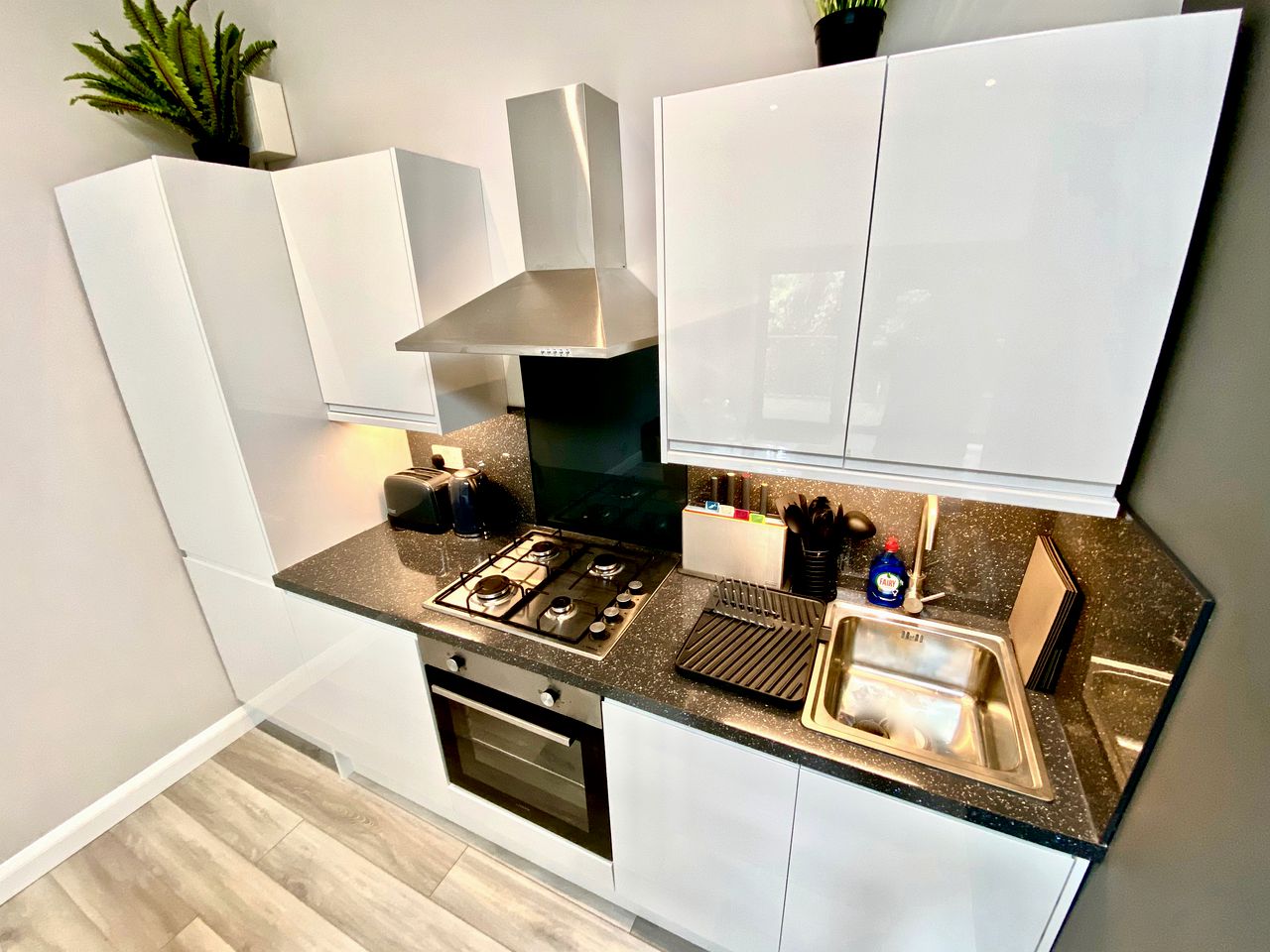 Escape to Devon in this Stunning Tiny House, Ideal for Getaways to the Beautiful British Countryside