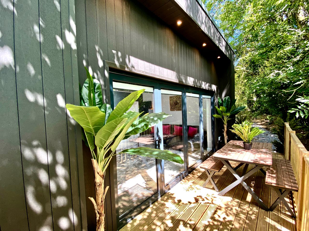 Escape to Devon in this Stunning Tiny House, Ideal for Getaways to the Beautiful British Countryside