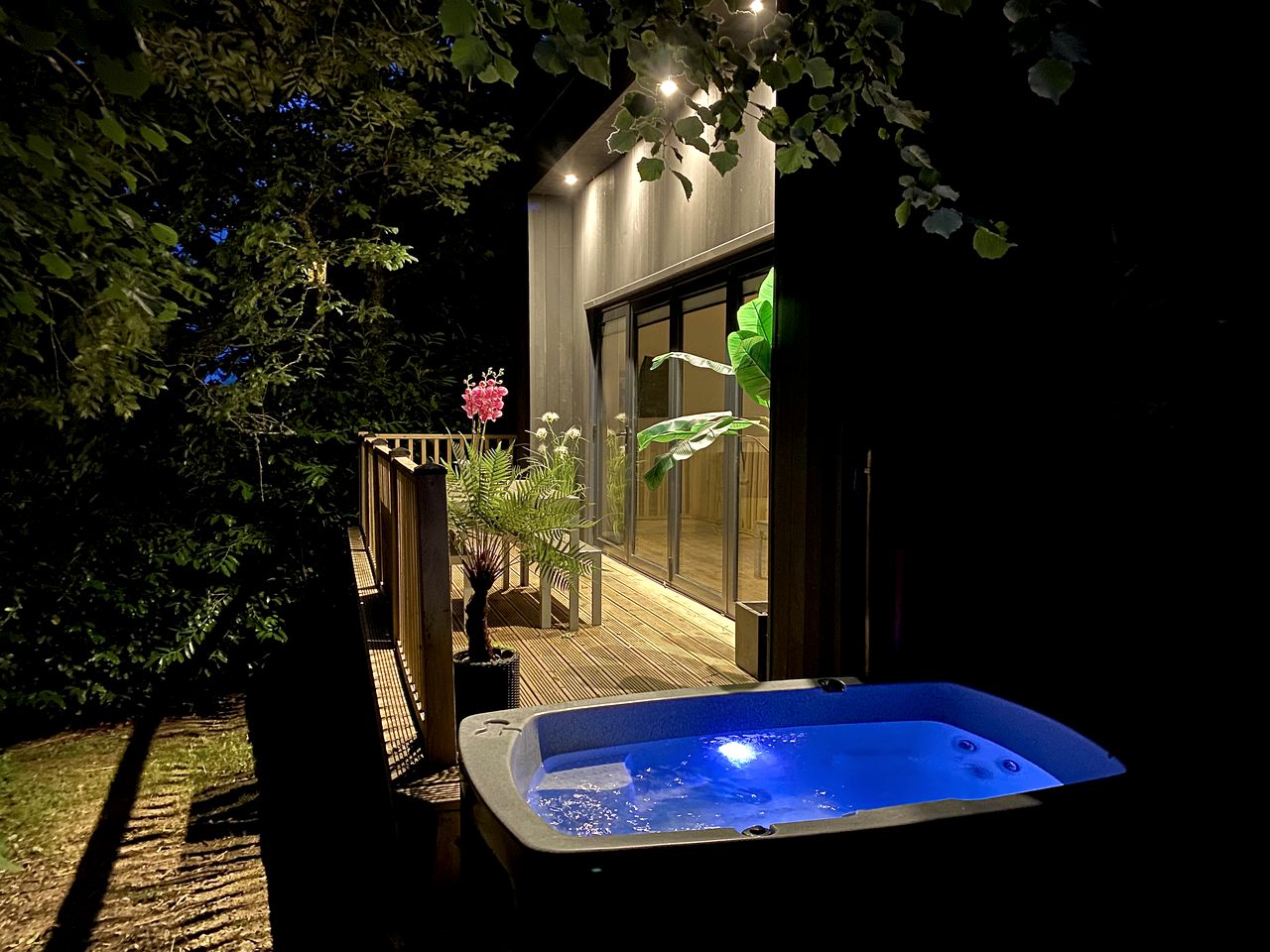 Escape to Devon in this Stunning Tiny House, Ideal for Getaways to the Beautiful British Countryside