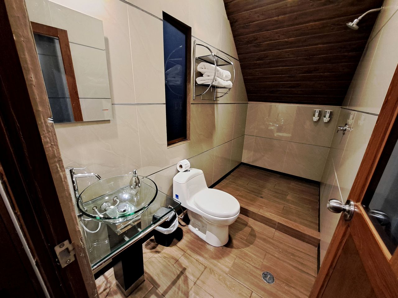 Spectacular Cabins with Incredible Views and Hiking Trails in Peru