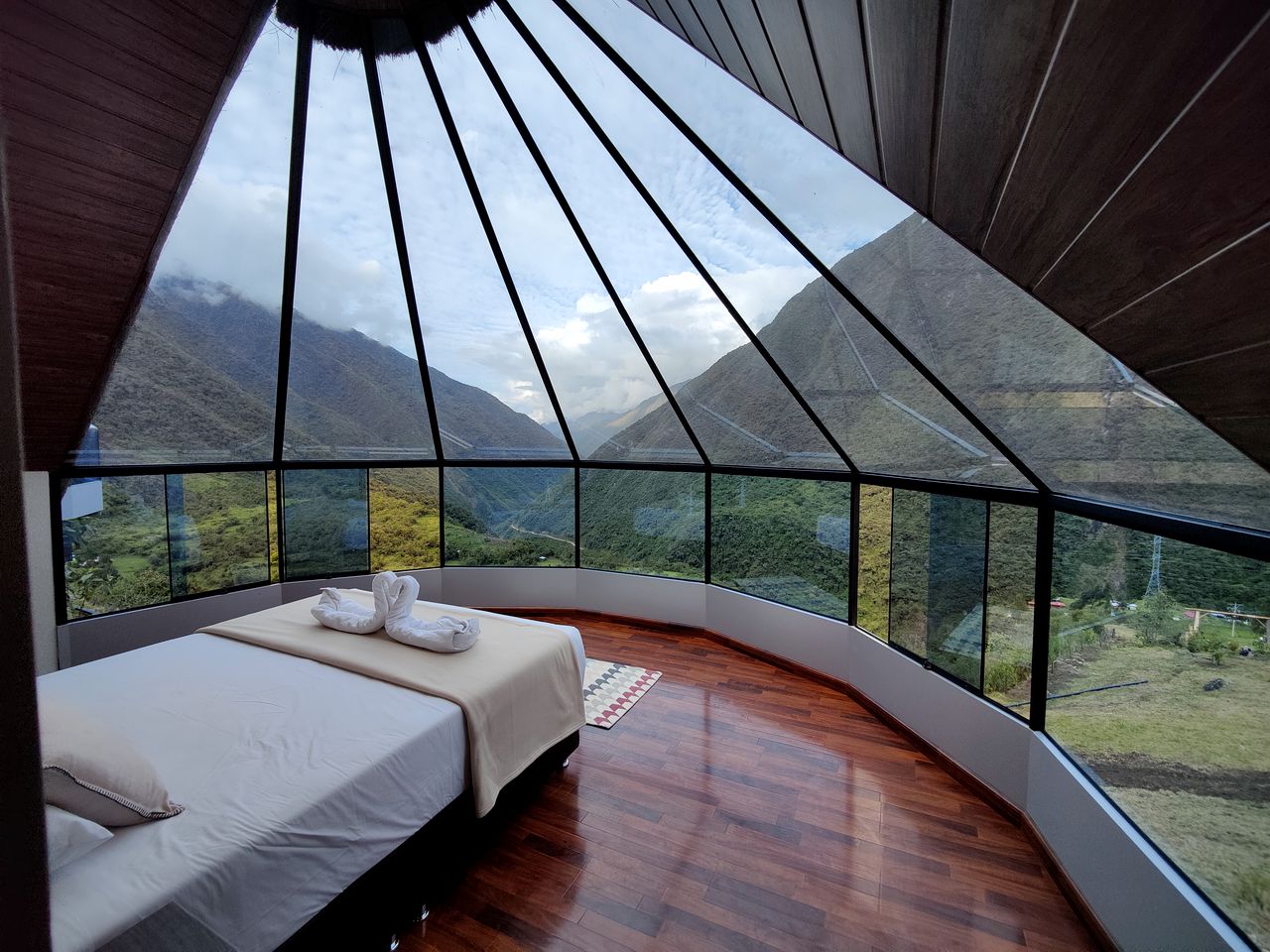 Spectacular Cabins with Incredible Views and Hiking Trails in Peru