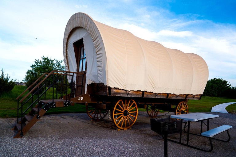 Caravans (United States of America, Moore, Oklahoma)