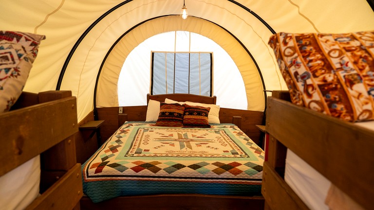 Caravans (United States of America, Moore, Oklahoma)