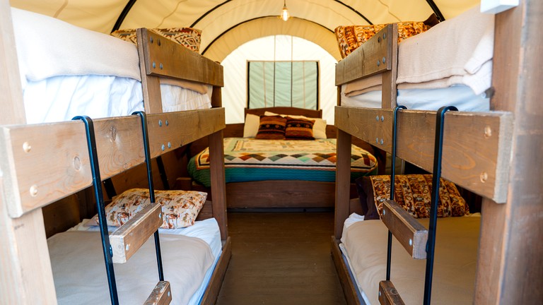 Caravans (United States of America, Moore, Oklahoma)