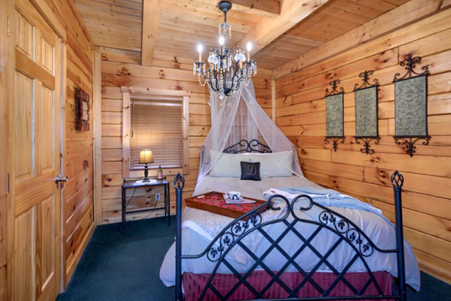 Wonderful Ohio Getaways in this Wonderful Cabin Rental with Hot Tub