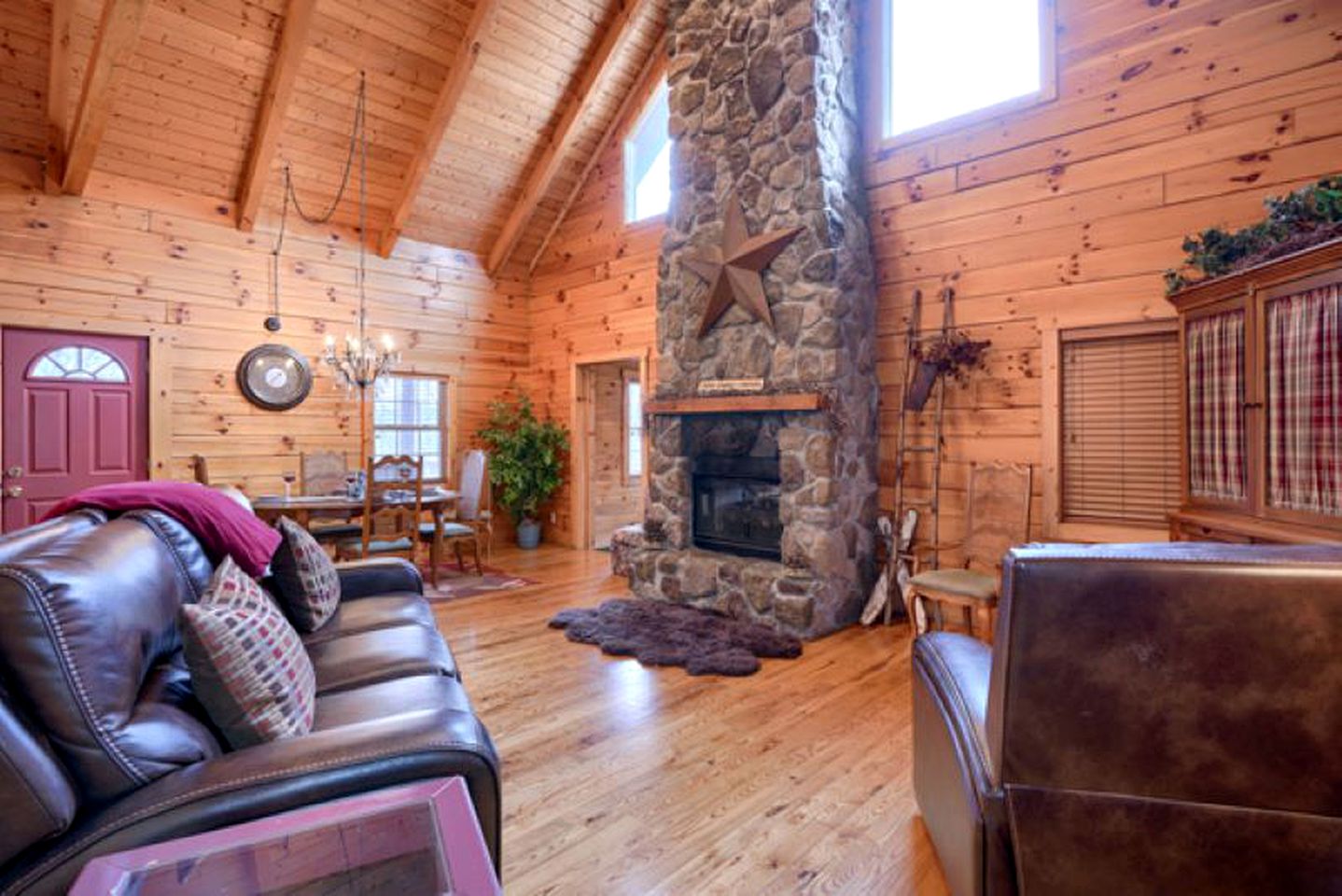 Wonderful Ohio Getaways in this Wonderful Cabin Rental with Hot Tub