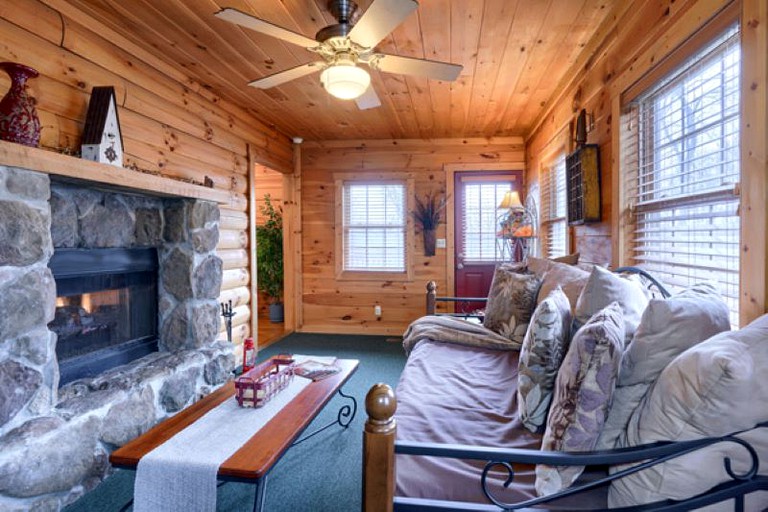Cabins (United States of America, Logan, Ohio)