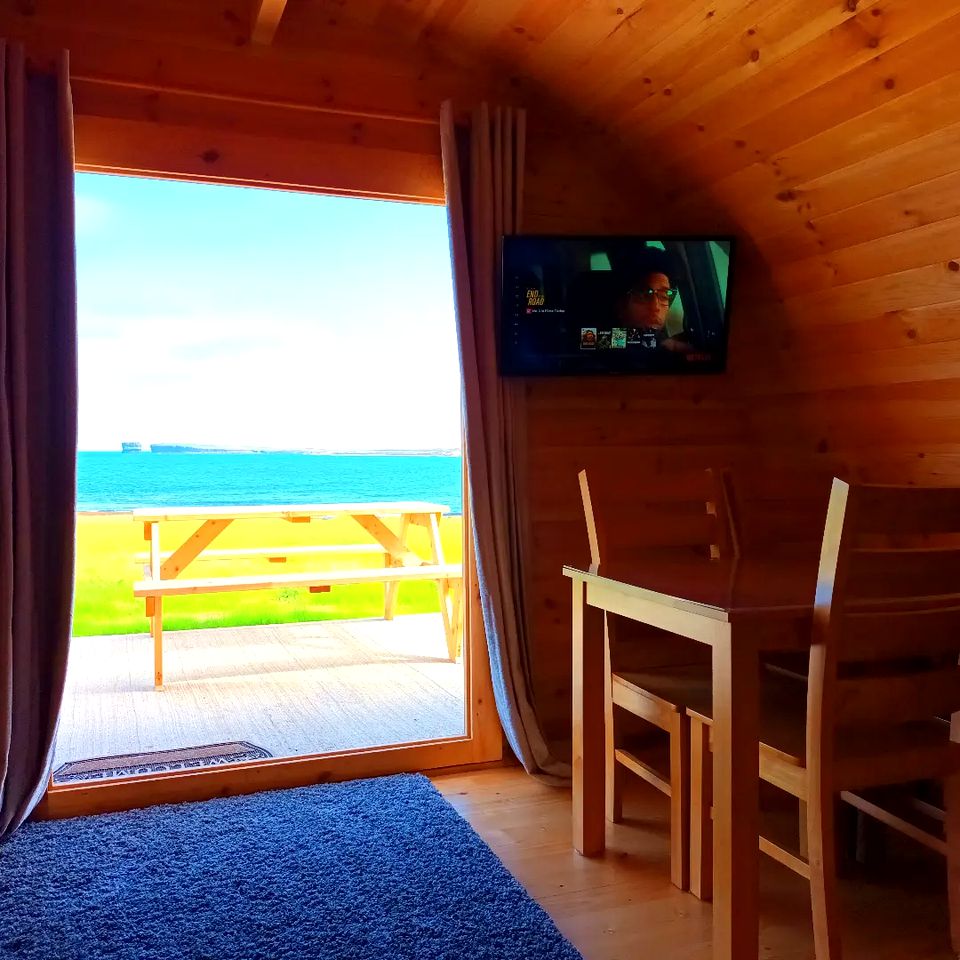 Family-Friendly Pods with Picnic Space Overlooking the Ocean in Ireland