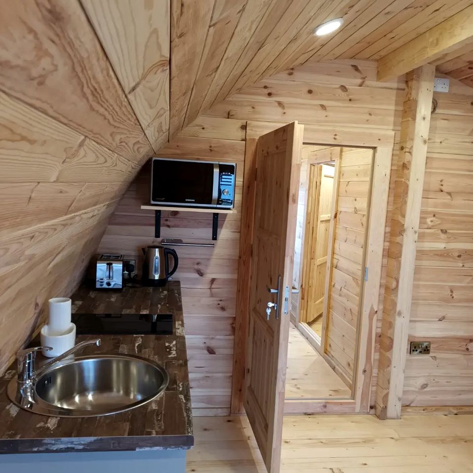 Family-Friendly Pods with Picnic Space Overlooking the Ocean in Ireland