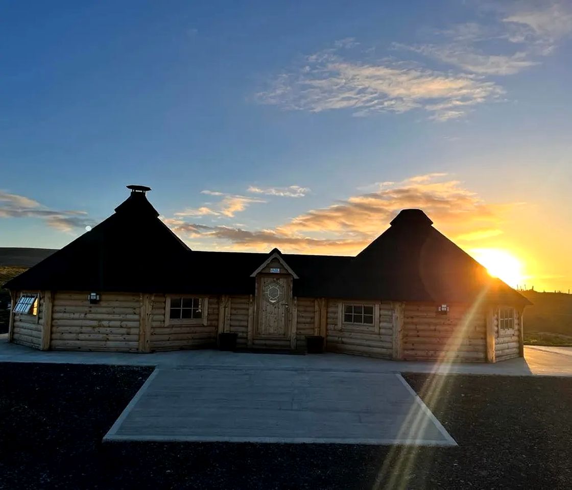 Family-Friendly Pods with Picnic Space Overlooking the Ocean in Ireland