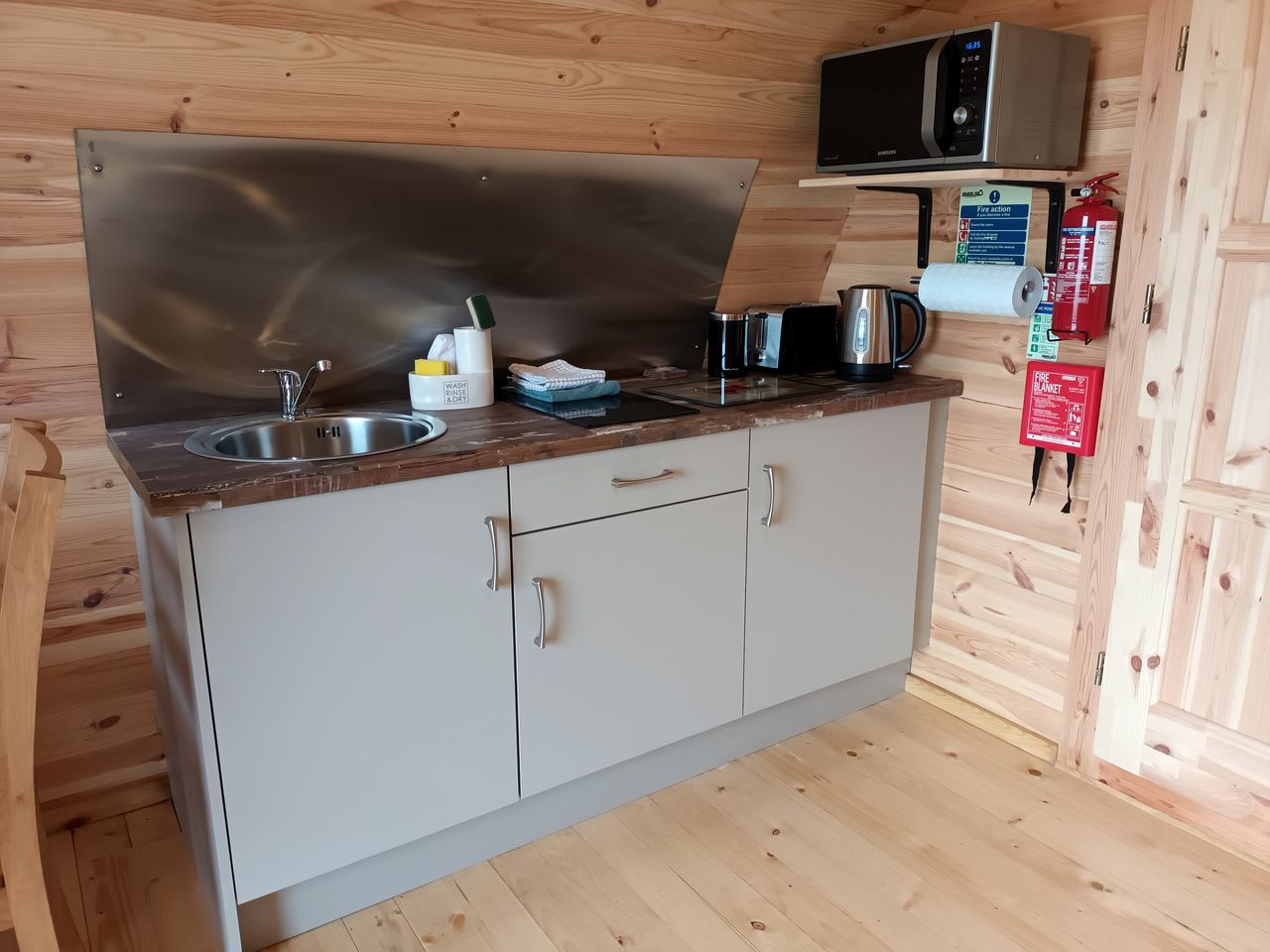 Family-Friendly Pods with Picnic Space Overlooking the Ocean in Ireland