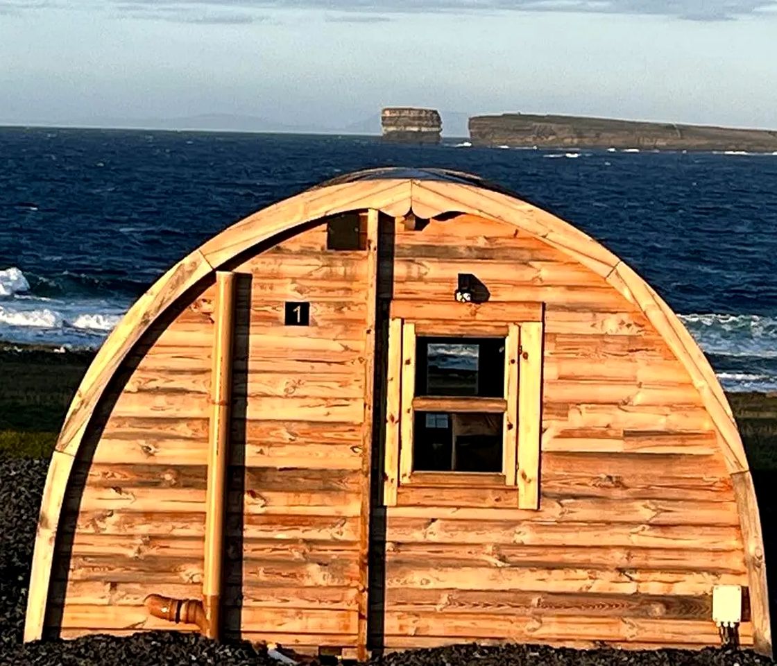 Family-Friendly Pods with Picnic Space Overlooking the Ocean in Ireland