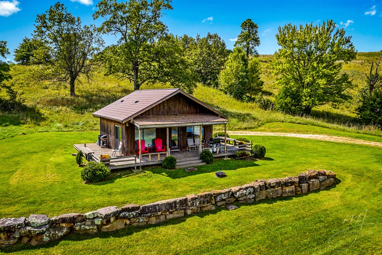 Cabins (United States of America, Compton, Arkansas)