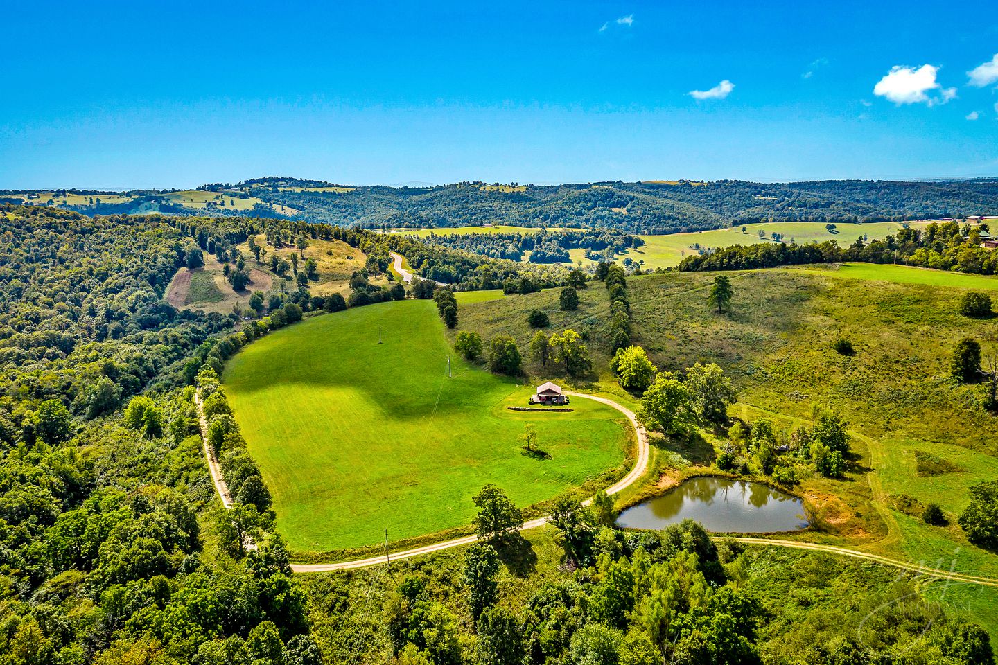 Cozy Cabin with Hot Tub and Incredible Views in Compton, AR