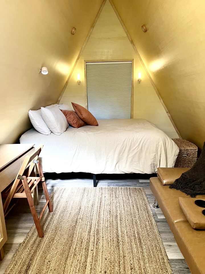 Cozy A-Frame Overlooking a Creek in Beautiful Fountain Run, Kentucky