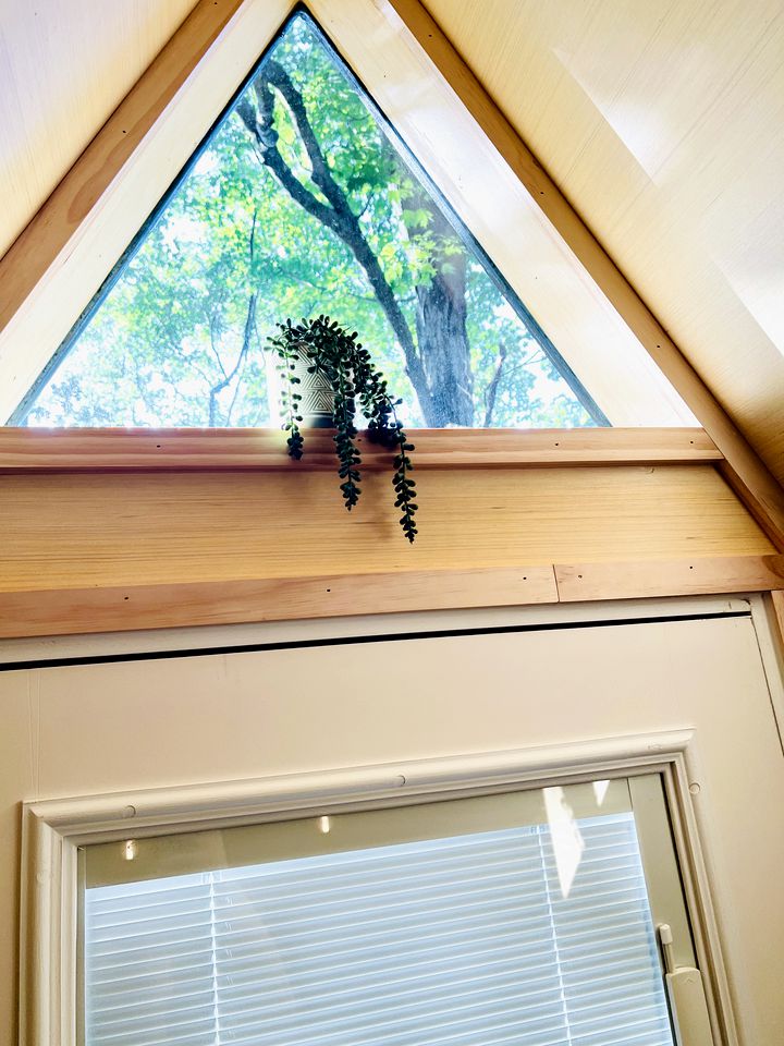 Cozy A-Frame Overlooking a Creek in Beautiful Fountain Run, Kentucky