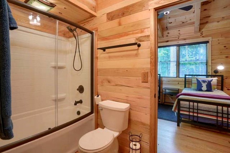Cabins (United States of America, Logan, Ohio)