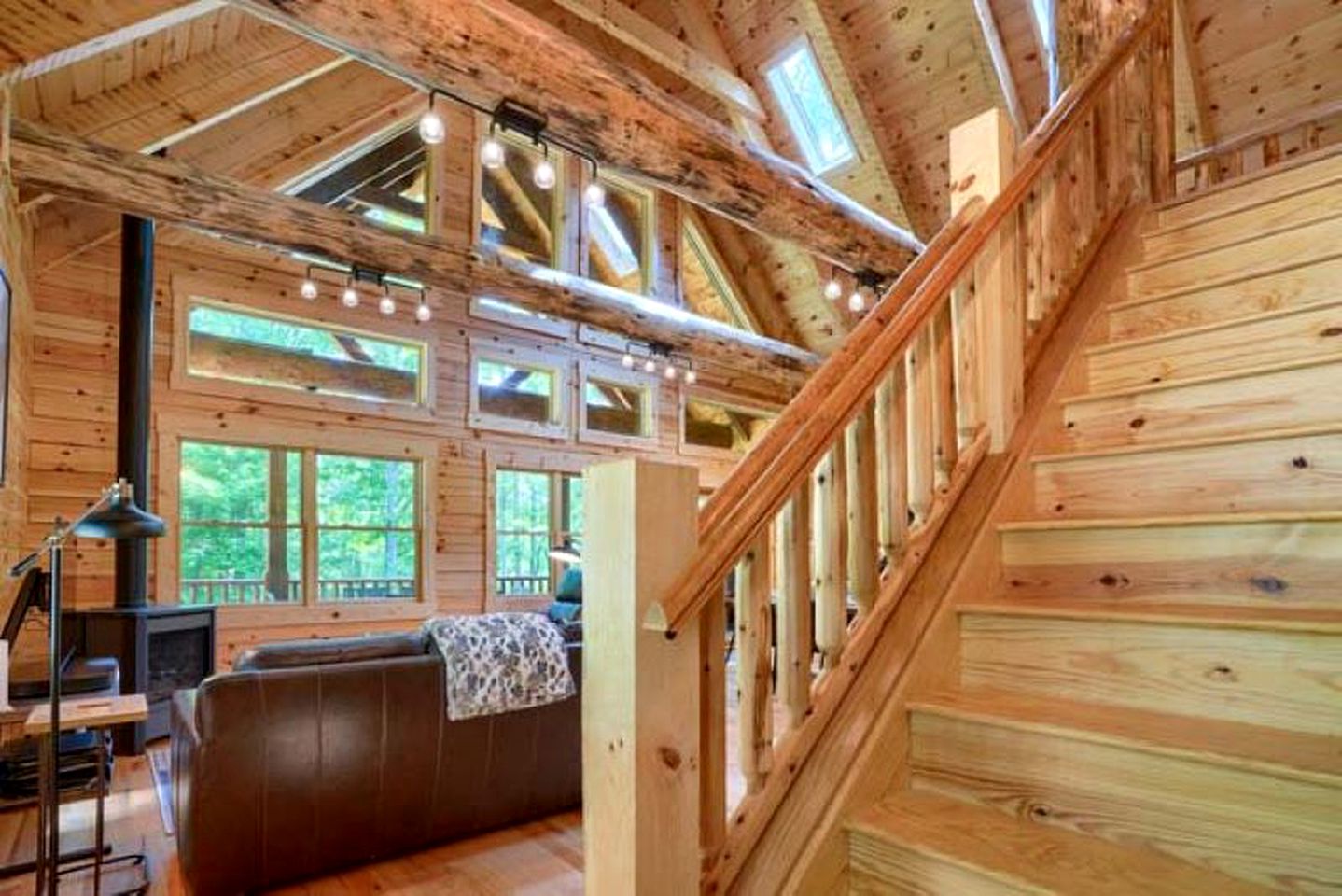 Glorious Getaways to Nature in this Fully-Equipped Cabin in Logan, OH