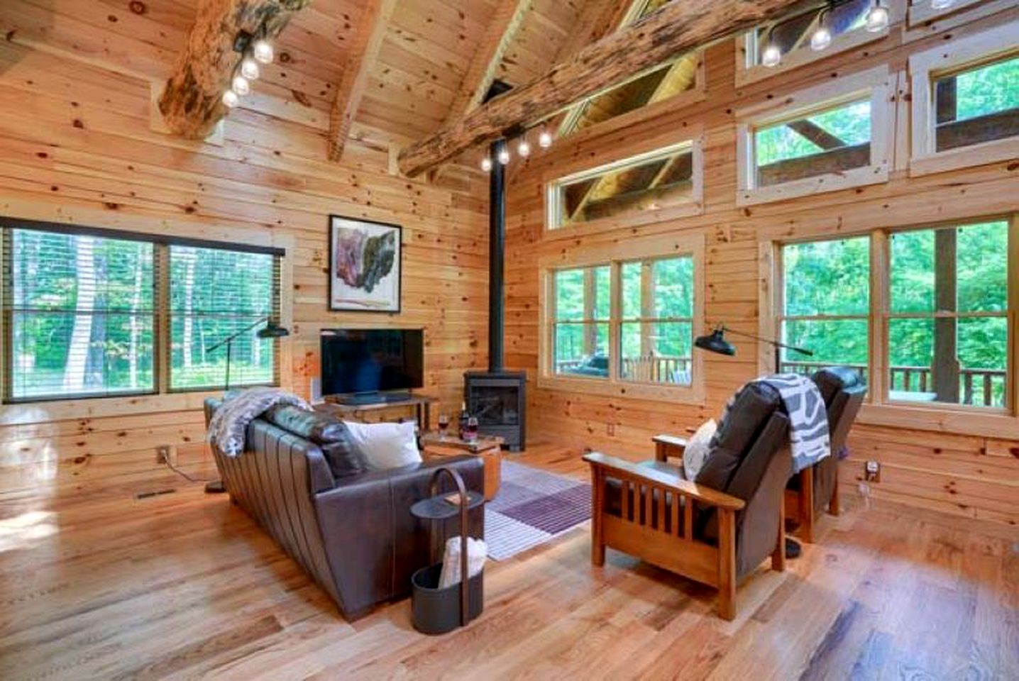 Glorious Getaways to Nature in this Fully-Equipped Cabin in Logan, OH