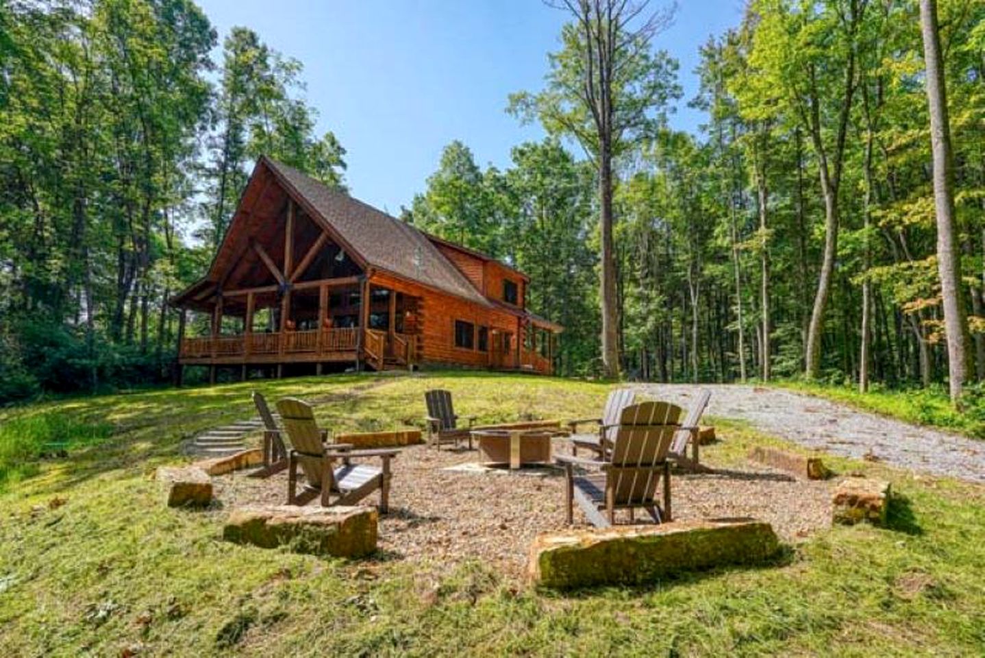 Glorious Getaways to Nature in this Fully-Equipped Cabin in Logan, OH