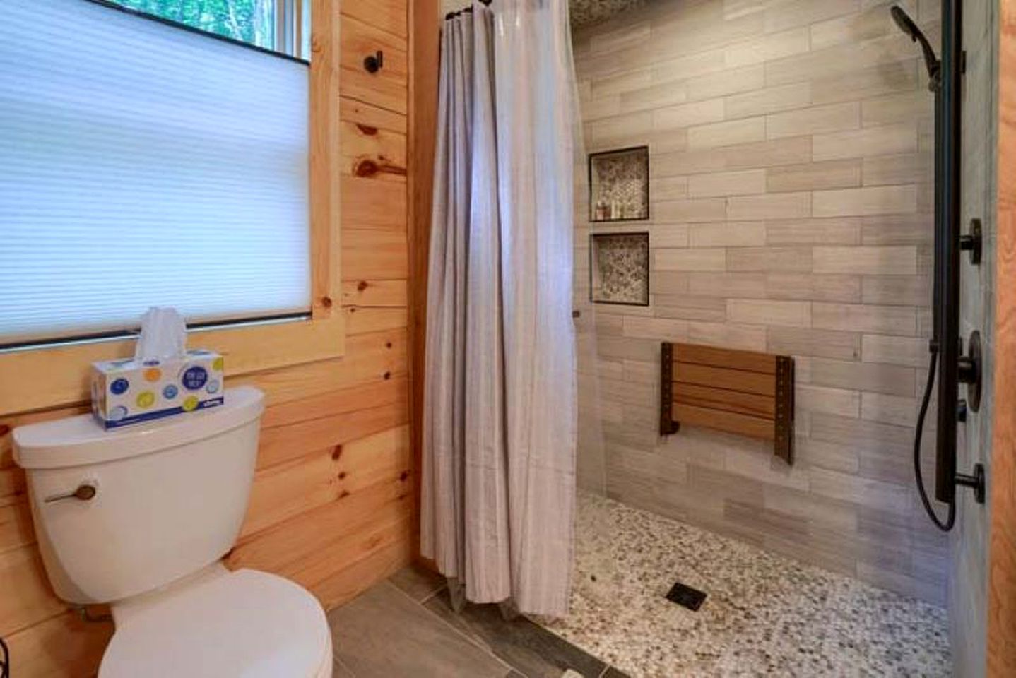 Glorious Getaways to Nature in this Fully-Equipped Cabin in Logan, OH
