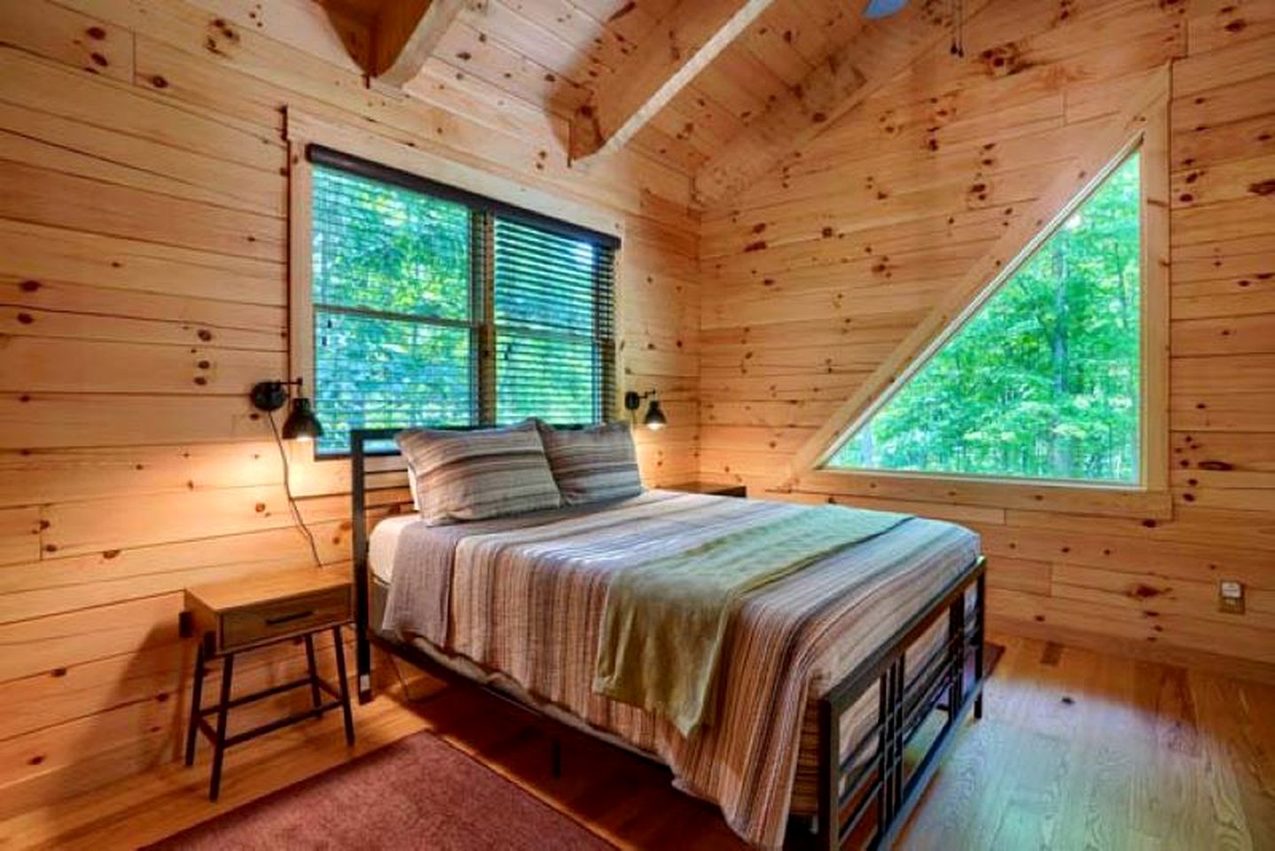 Glorious Getaways to Nature in this Fully-Equipped Cabin in Logan, OH