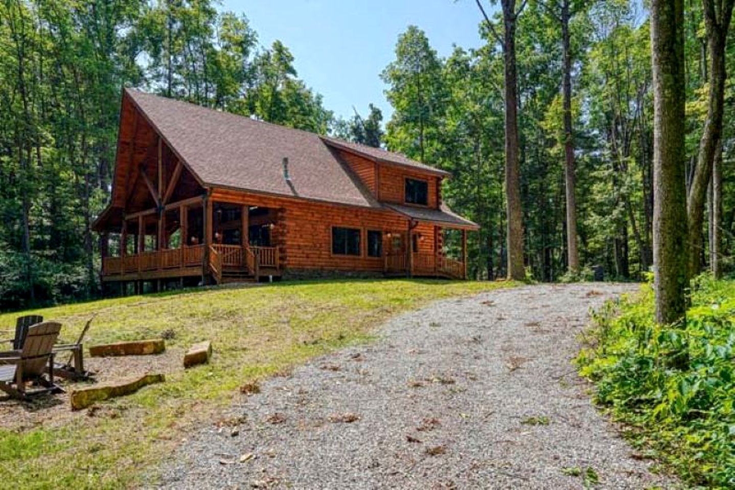 Glorious Getaways to Nature in this Fully-Equipped Cabin in Logan, OH