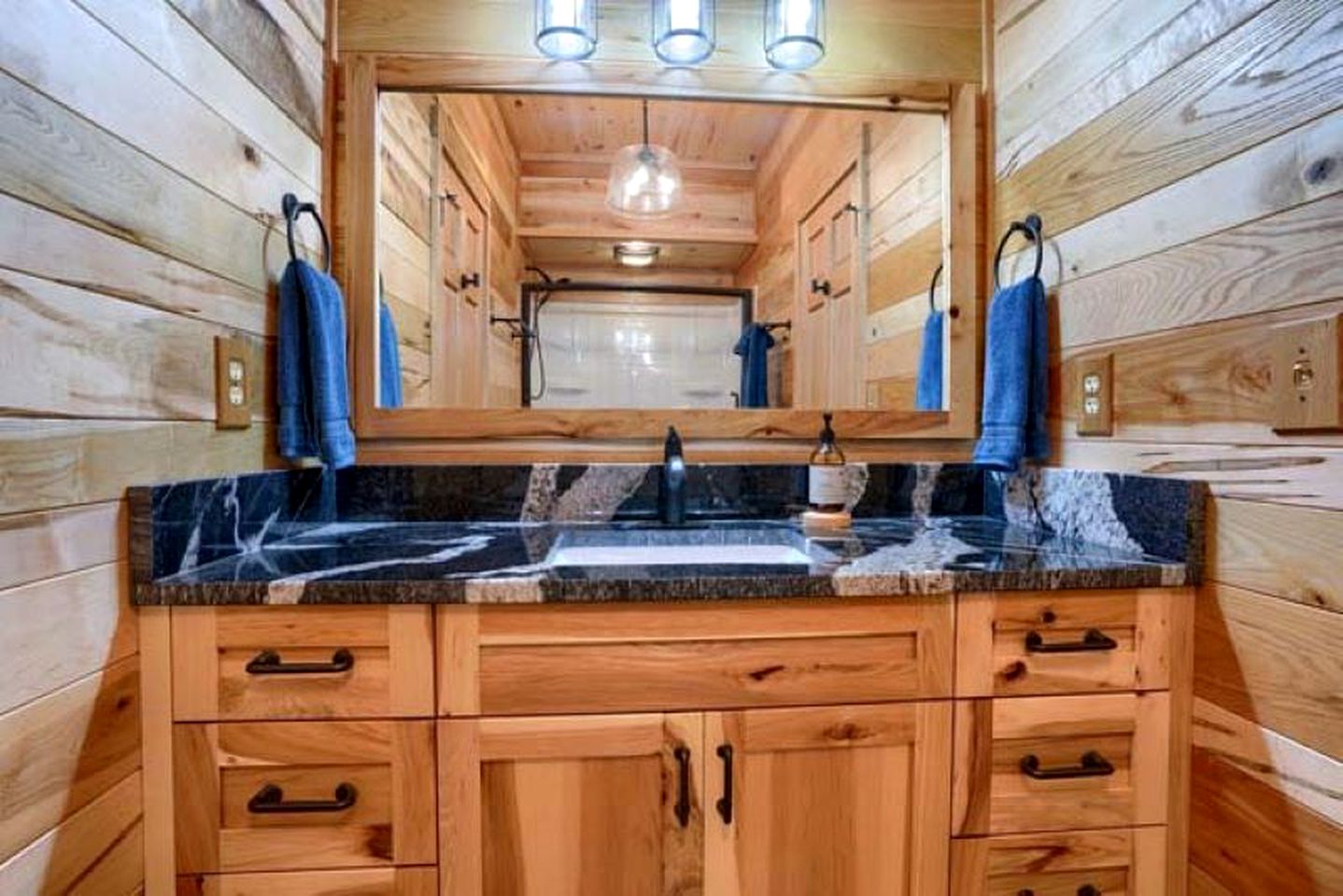 Glorious Getaways to Nature in this Fully-Equipped Cabin in Logan, OH