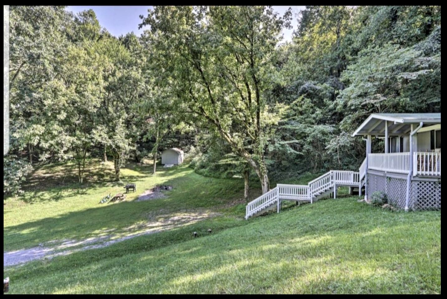 Charming Cabin Rental for 4 near Pigeon Forge and Gatlinburg, for Perfect Nature Getaways to Tennessee
