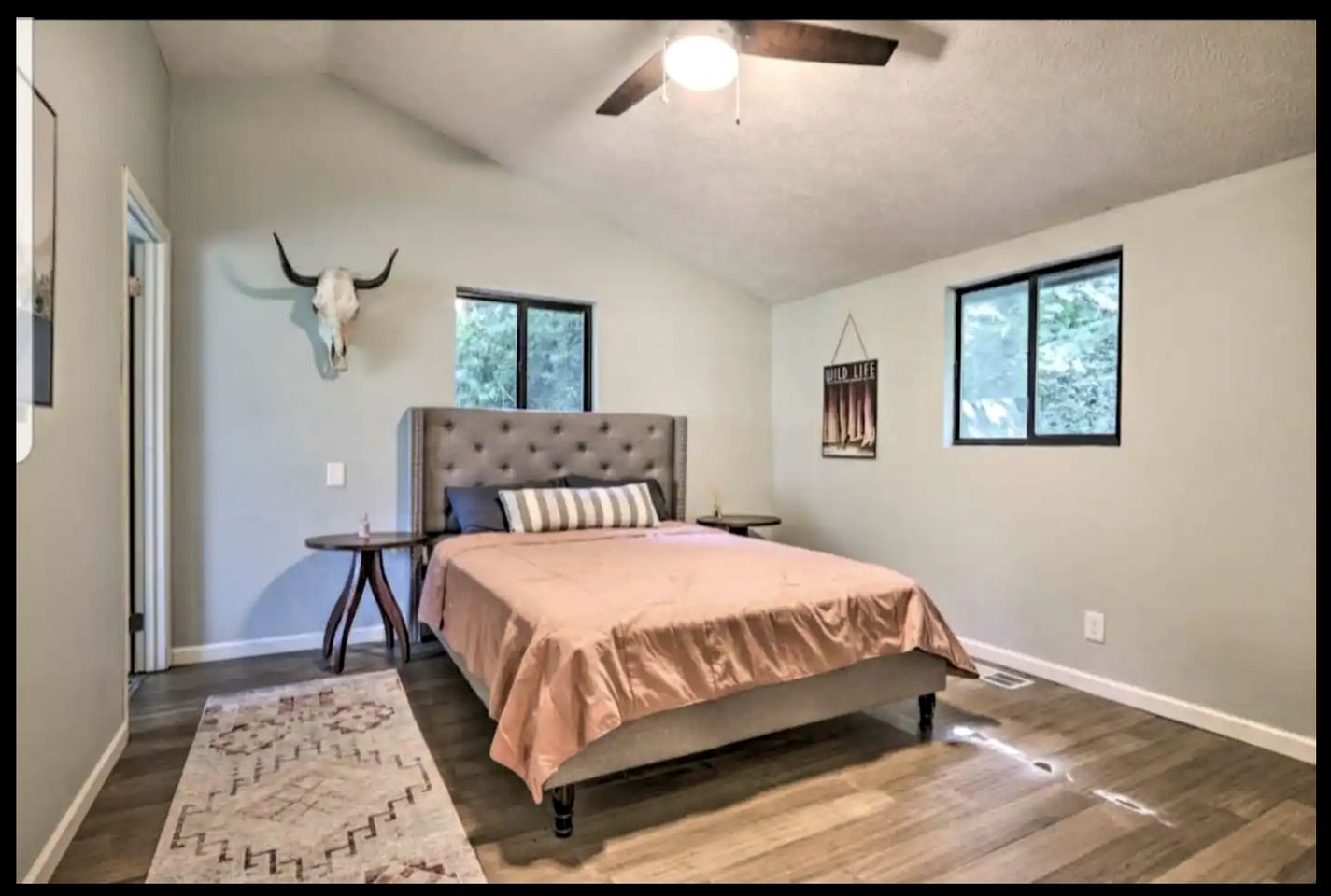 Charming Cabin Rental for 4 near Pigeon Forge and Gatlinburg, for Perfect Nature Getaways to Tennessee
