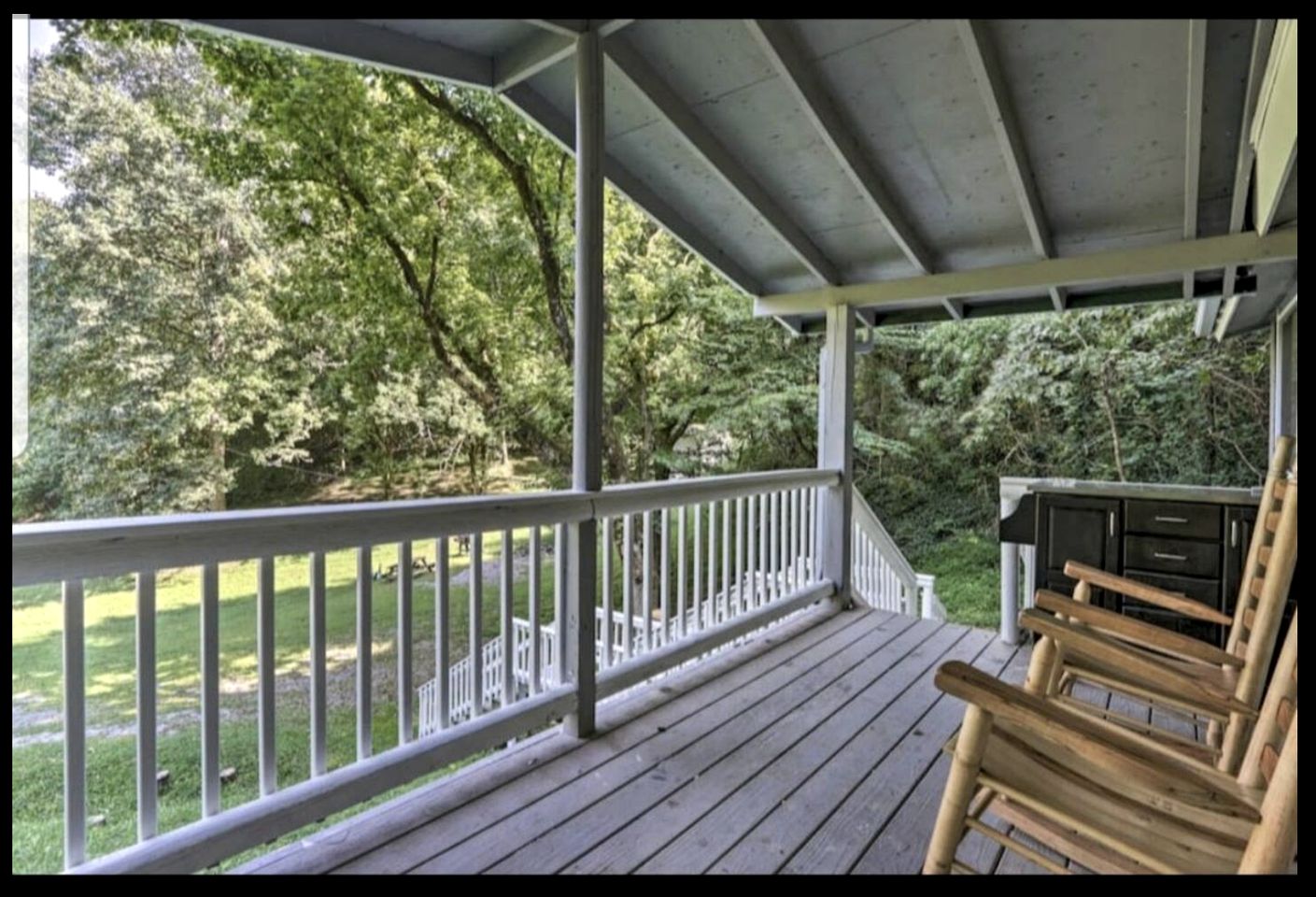Charming Cabin Rental for 4 near Pigeon Forge and Gatlinburg, for Perfect Nature Getaways to Tennessee