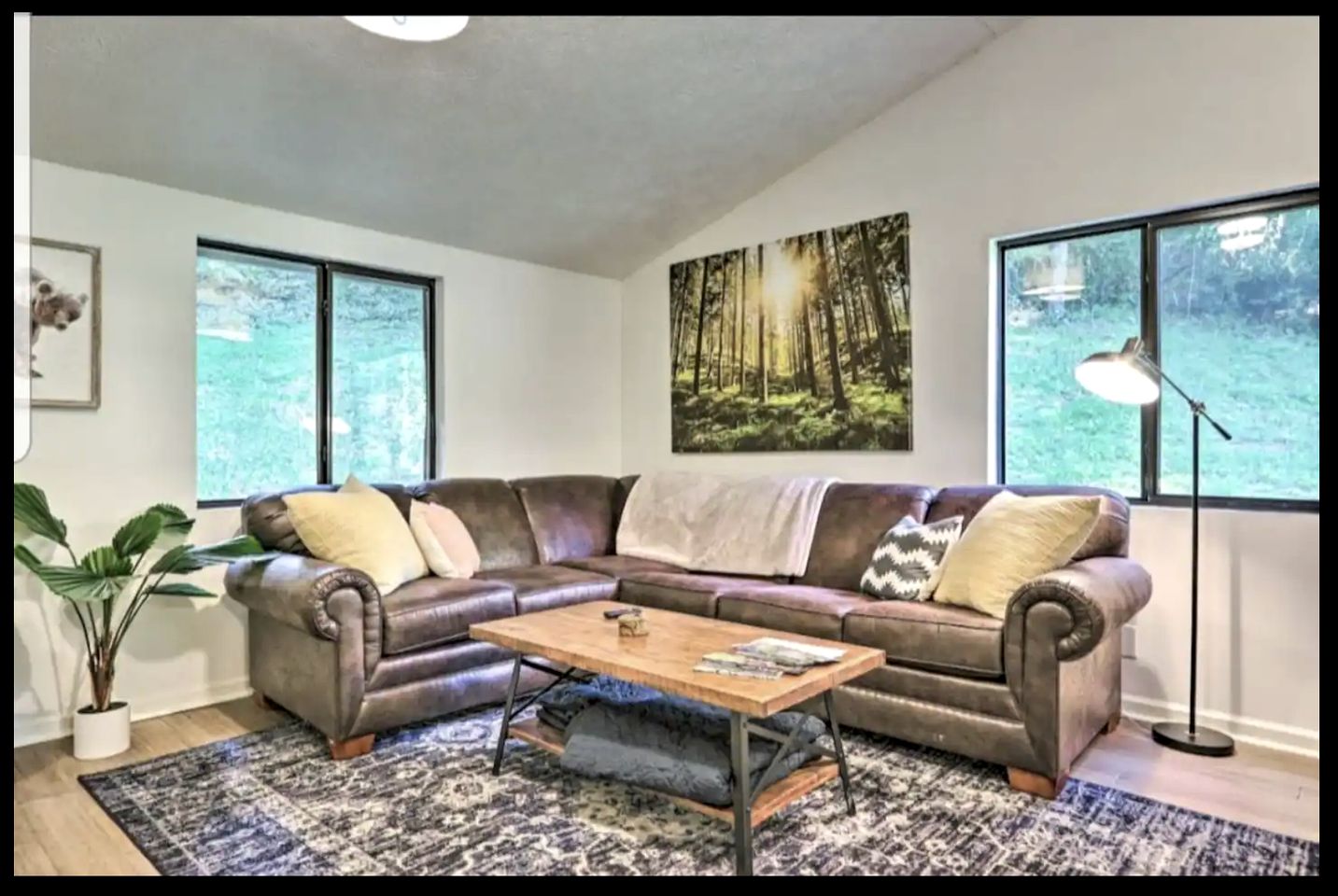 Charming Cabin Rental for 4 near Pigeon Forge and Gatlinburg, for Perfect Nature Getaways to Tennessee