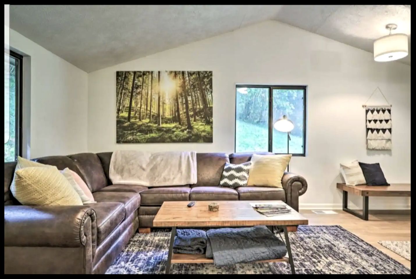 Charming Cabin Rental for 4 near Pigeon Forge and Gatlinburg, for Perfect Nature Getaways to Tennessee