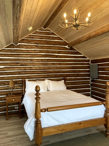 Cabins (Canada, 100 Mile House, British Columbia)