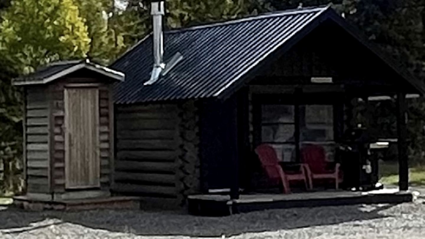 Cabins (Canada, 100 Mile House, British Columbia)