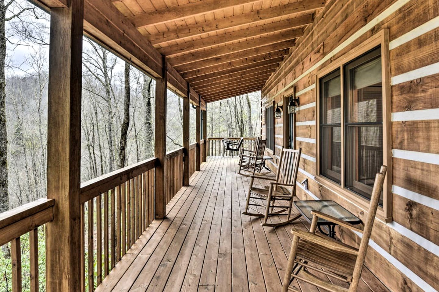 Inviting Cabin with Salt-Water Hot Tub in the Heart of the Smokies, for Glamping in North Carolina
