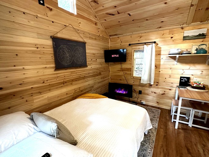 Cabins (United States of America, Dushore, Pennsylvania)