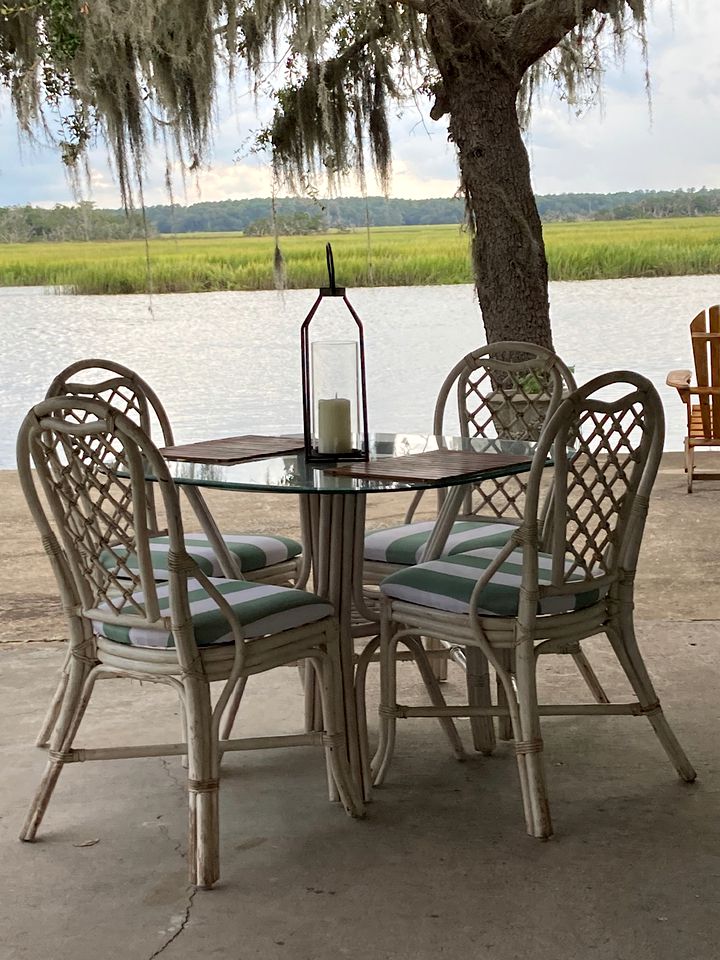 Romantic Cottage with a Beautiful Dock for Peace and Quiet Near Historic St. Catherine's and Ossabaw Island Beaches, Georgia (A Boat Ride Away!)
