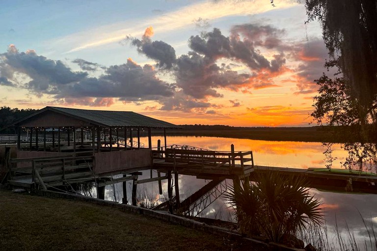 Rural Cottage with a Beautiful Dock for Peace and Quiet Near St. Catherine's and Ossabaw Island Beaches, Georgia