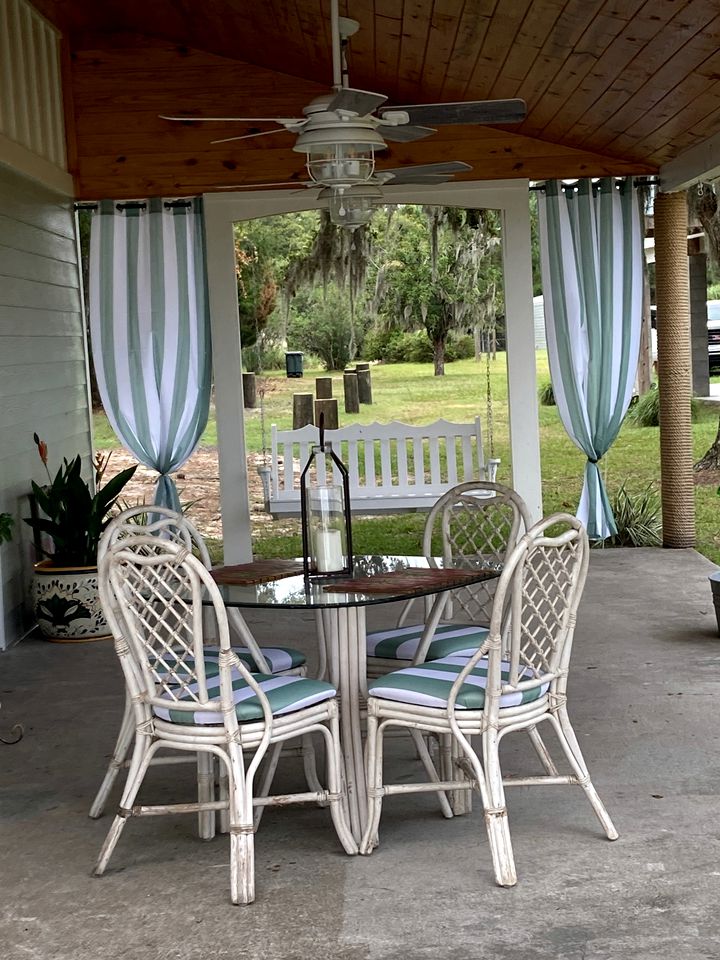 Romantic Cottage with a Beautiful Dock for Peace and Quiet Near Historic St. Catherine's and Ossabaw Island Beaches, Georgia (A Boat Ride Away!)