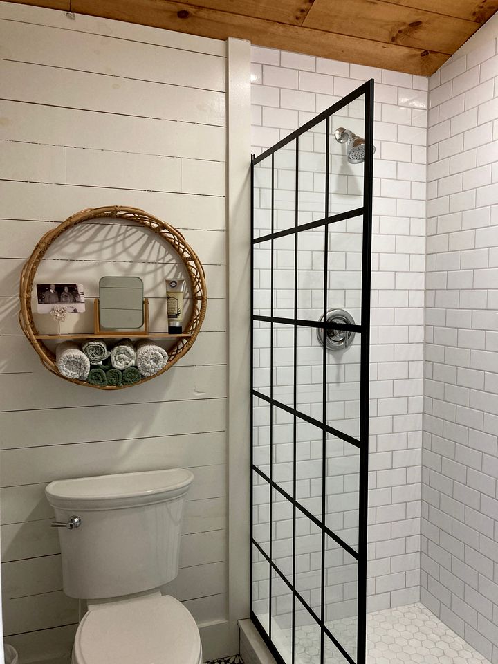 Romantic Cottage with a Beautiful Dock for Peace and Quiet Near Historic St. Catherine's and Ossabaw Island Beaches, Georgia (A Boat Ride Away!)